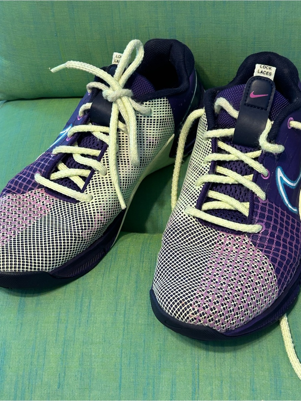NIKE Metcon 7/8 brand. Mesh Multi color.Size 9.5 HyperLft.